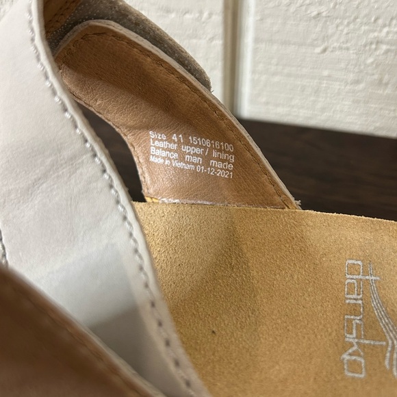 Dansko Maddy Ivory Milled Nubuck Sandal, size 41. - Picture 4 of 9